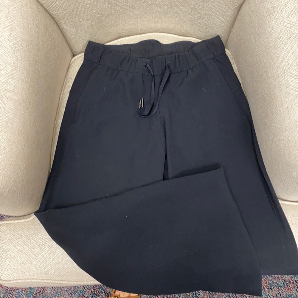 COPY - Lululemon On The Fly woven wide leg pant size 6